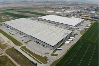 Savills advises Asian newcomer on the acquisition of five logistics parks in Poland