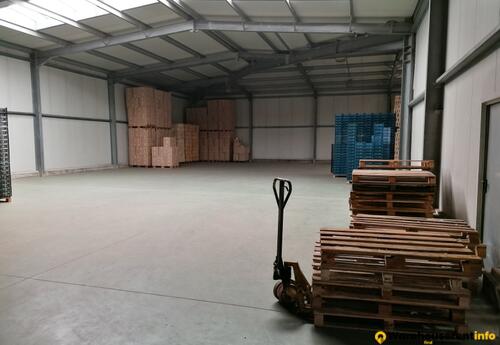 Warehouses to let in Norbert