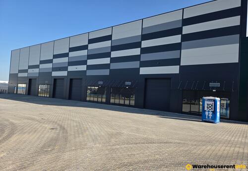 Warehouses to let in Business St. Warehouse