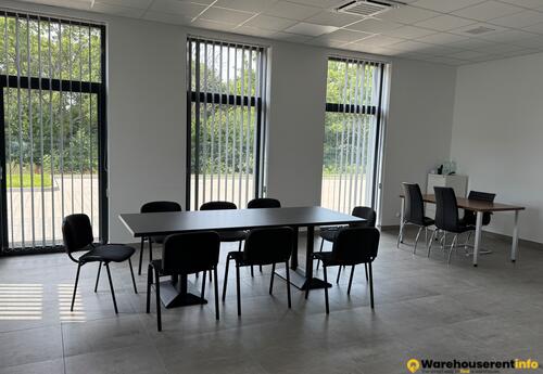 Warehouses to let in Modul 1